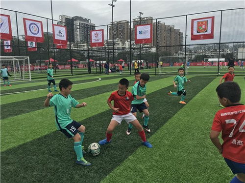 萨哈：曼联买中场风格要对标赖斯，攻防两端作用全面
